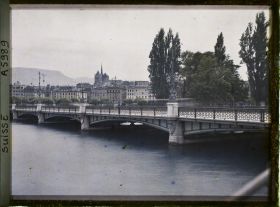 Image représentant Le pont du Mont-Blanc et l'île Rousseau sur le Rhône