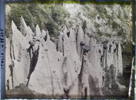 Image représentant Les Pyramides de terre (ou Cheminées de Fées) de Renon