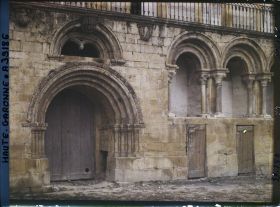 Image représentant France, St Martory, Cloître de Bonnefont Le porche