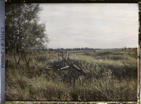 Image représentant France, Vienne le Château , Ancien champ de bataille au secteur St Thomas