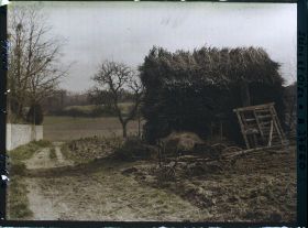 Image représentant France, Les Clayes, Un Coin des Champs à la sortie du Village partie Sud