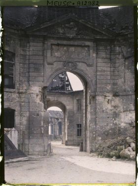 Image représentant Verdun, Evêché, l'entrée