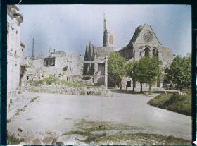 Image représentant Vue générale de la place de l'église
