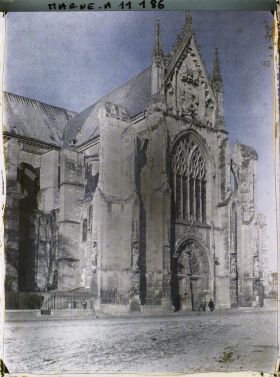 Image représentant Façade du transept sud de la basilique Saint-Rémi