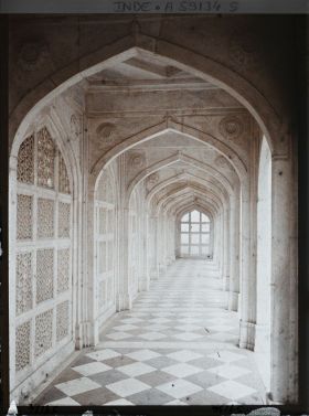 Image représentant Une des galeries du Mausolée d'Akbar