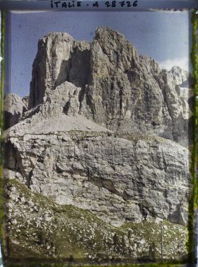 Image représentant La chaine de la Sella (Groupo di Sella ou Sellagruppe) depuis le col du Grödner (Grödner Joch ou passo Gardena)