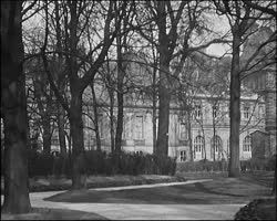 Image représentant Le jardin du Luxembourg et la résidence de Léon Bourgeois (Petit Luxembourg )