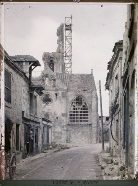 Image représentant France, Vailly, Abside de l'Eglise et Rue
