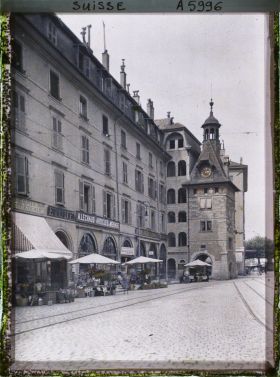 Image représentant La tour du Molard et le marché aux fleurs de la place du Molard