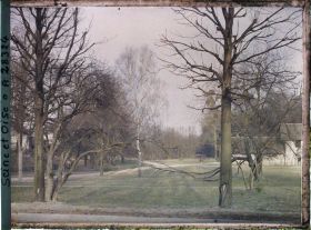 Image représentant les abords de la maison forestière de Garches