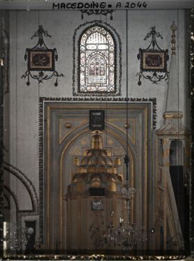 Image représentant Mosquée Ishakiye: les vitraux pris de la tribune