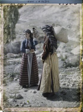 Image représentant Jeunes femmes kurdes