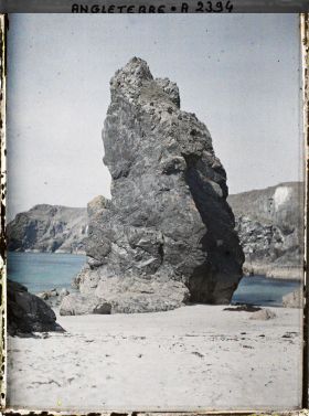 Image représentant Rocher au bord d'une plage