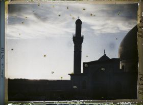 Image représentant La Mosquée d'Or, mausolée d'Ali al-Hadi et de Hasan al-Askari, au crépuscule