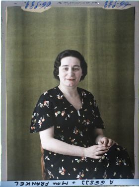 Image représentant https://musee-albert-kahn.s-museum.fr/home/NWQ2OTAwYzNmYjZlZTk1ZWQwODJmMjY4L2dlbmVyaWMtbm90aWNlLXRhYi9hdXRob3JpdHkvNjE3YTc5ZjVjZjhiODk2OGIzMzM3ZDIx/5d6900c3fb6ee95ed082f268/generic-notice-tab/authority/617a79ebcf8b8968b3336d6a Madame Frankel