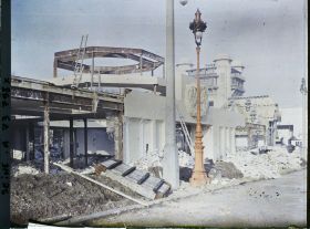 Image représentant L'exposition des arts décoratifs, démolition des pavillons sur l'esplanade des Invalides