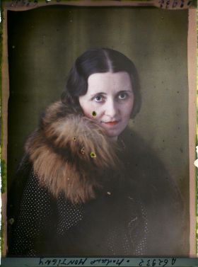 Image représentant https://musee-albert-kahn.s-museum.fr/home/NWQ2OTAwYzNmYjZlZTk1ZWQwODJmMjY4L2dlbmVyaWMtbm90aWNlLXRhYi9hdXRob3JpdHkvNjE3YTc5ZjVjZjhiODk2OGIzMzM3ZDIx/5d6900c3fb6ee95ed082f268/generic-notice-tab/authority/617a79ebcf8b8968b3337416 Madame Montigny