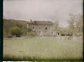 Image représentant Maison ancienne dans la campagne