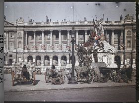 Image représentant Canons pris aux Allemands exposés place de la Concorde, Statue de Lille et bureau de souscription