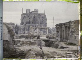 Image représentant France, Reims, Ruines vers la Cathédrale