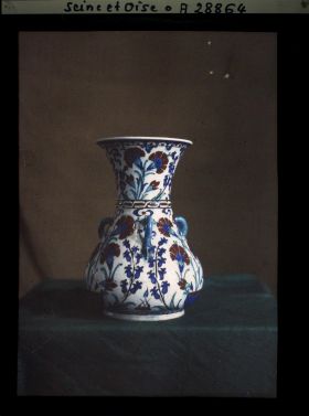 Image représentant Vase de céramique d'Iznik des collections du musée de Sèvres
