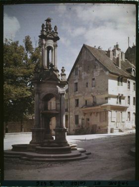 Image représentant Place Saint-Louis, la fontaine Saint-Lazare