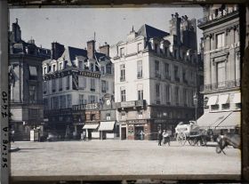Image représentant La place des Victoires à l'angle de la rue Vide-Gousset et de la rue d'Aboukir
