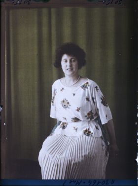 Image représentant https://musee-albert-kahn.s-museum.fr/home/NWQ2OTAwYzNmYjZlZTk1ZWQwODJmMjY4L2dlbmVyaWMtbm90aWNlLXRhYi9hdXRob3JpdHkvNjE3YTc5ZjVjZjhiODk2OGIzMzM3ZDIx/5d6900c3fb6ee95ed082f268/generic-notice-tab/authority/617a79ebcf8b8968b3337b9d Lady Swaythling