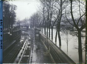 Image représentant La crue de la Seine, quai d'Orsay
