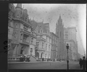 Image représentant La 5ème avenue, les hôtels particuliers et l'église Saint-Thomas