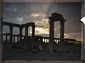 Image représentant La grande colonnade au crépuscule