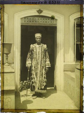 Image représentant Portrait de monsieur Laurent Gayet en costume de chef dahoméen à Gbejehoun ?