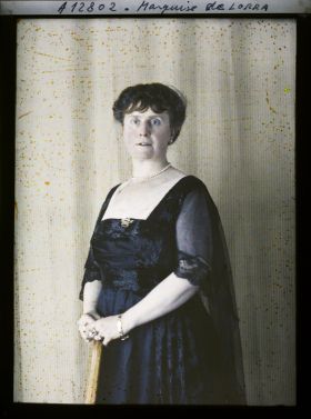 Image représentant La  https://musee-albert-kahn.s-museum.fr/home/NWQ2OTAwYzNmYjZlZTk1ZWQwODJmMjY4L2dlbmVyaWMtbm90aWNlLXRhYi9hdXRob3JpdHkvNjE3YTc5ZjVjZjhiODk2OGIzMzM3ZDIx/5d6900c3fb6ee95ed082f268/generic-notice-tab/authority/617a79ebcf8b8968b333728d Marquise de Lorra