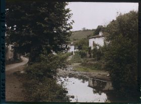 Image représentant France, Bas Cambo, Dans le Village : Vieilles fermes
