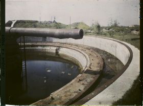 Image représentant Belgique, Ostende, Batterie Deutschland, Effet de l'éclatement du tube sur la bouche de la pièce