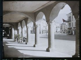 Image représentant La Piazza Grande vue des arcades