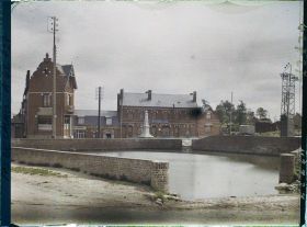 Image représentant France, Achiet, La Grande Place et l'Abreuvoir