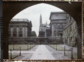 Image représentant La deuxième cour du Caïus College