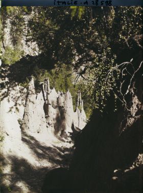 Image représentant Les Pyramides de terre (ou Cheminées de Fées) de Renon