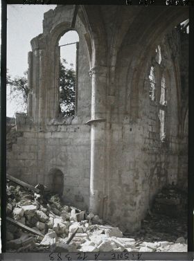 Image représentant Intérieur de l'église Saint-Martin en ruine