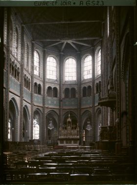 Image représentant L'intérieur de la nef de l'église Saint-Aignan