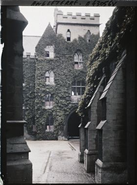 Image représentant Les abords de la chapelle du Saint John's College