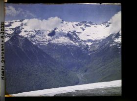 Image représentant France, Bagnères-de-Luchon, Le Massif des Crabioules (Cirque du Lys) Entre les nuages, le pic de Crabioules (3119m)