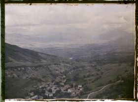 Image représentant France, Monnetier (Hte Savoie), Panorama s/ Monnetier et la Vallée de l'Arve au fond les Voirons à g. et le Môle a dr. entre les Voirons et le Môle, Vallée de Chamonix.