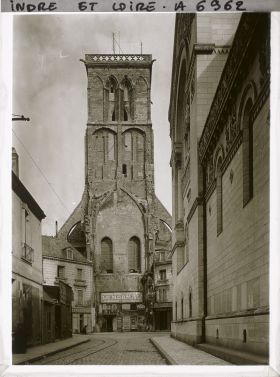 Image représentant La tour Charlemagne, depuis la rue Descartes