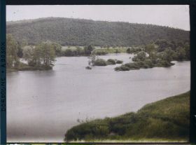 Image représentant Périgord, Pontours, Le village, les ilots de la Dordogne et les rapides de la Dordogne vers l'aval