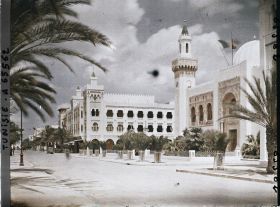 Image représentant L'avenue Jules Gau et l'hôtel de ville