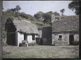 Image représentant Une ferme de Tréguier aux toits de chaume