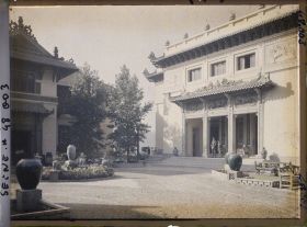 Image représentant L'Exposition des arts décoratifs, Pavillon de l'Indochine, entre le cours Albert 1er et les berges de Seine
