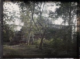 Image représentant Vue latérale du temple-montagne de Phimeanakas (" char céléste " en kmer )